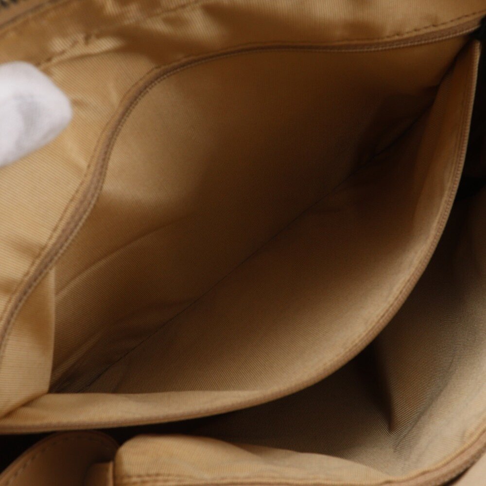 CHANEL Cream Tote Bag - Picture 7 of 16